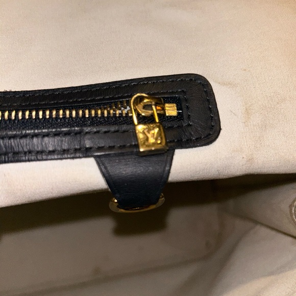 AUTHENTIC LOUIS VUITTON PADLOCK SHAPED HANDBAG! - Picture 4 of 15